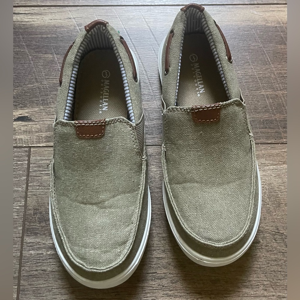 Magellan Outdoors Slip on Deck Shoes Sz Youth 2